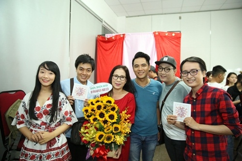 nhac si 70 tuoi duc huy dua vo kem minh 44 tuoi va con trai nho toi truong quay - 9