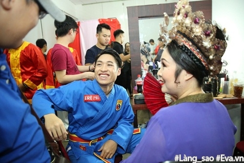 nhac si 70 tuoi duc huy dua vo kem minh 44 tuoi va con trai nho toi truong quay - 12