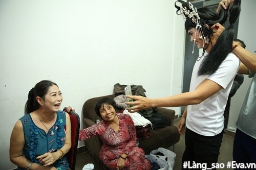 nhac si 70 tuoi duc huy dua vo kem minh 44 tuoi va con trai nho toi truong quay - 18