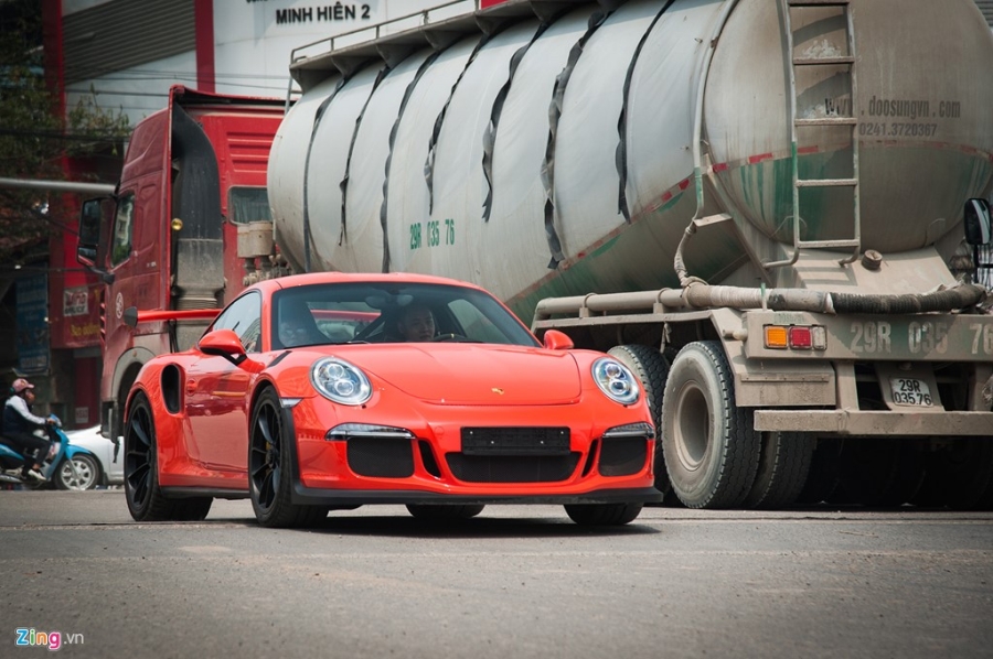 Sieu xe Porsche 911 GT3 RS doc nhat Viet Nam xuong pho hinh anh 2