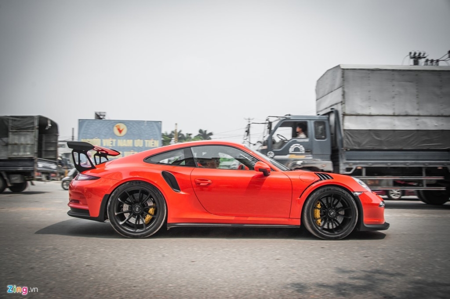 Sieu xe Porsche 911 GT3 RS doc nhat Viet Nam xuong pho hinh anh 3