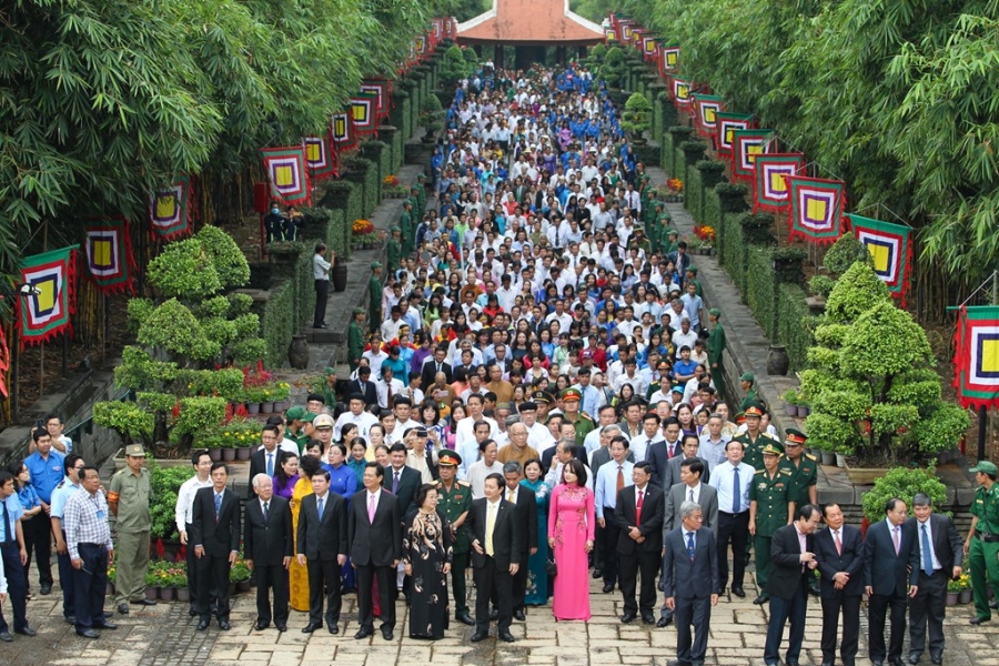 Hang nghin nguoi Sai Gon du le hoi tuong nho Vua Hung hinh anh 2
