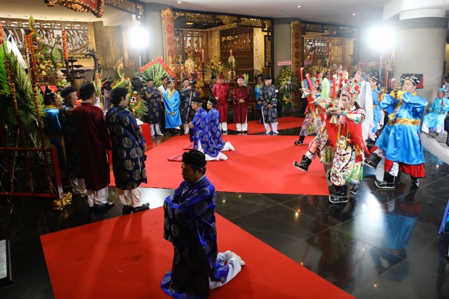 Hang nghin nguoi Sai Gon du le hoi tuong nho Vua Hung hinh anh 5
