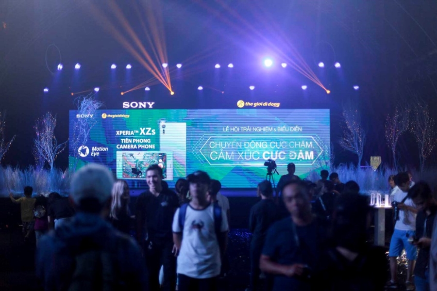 Le hoi trinh dien Sony Xperia XZs thu hut hang nghin ban tre Sai Gon hinh anh 3