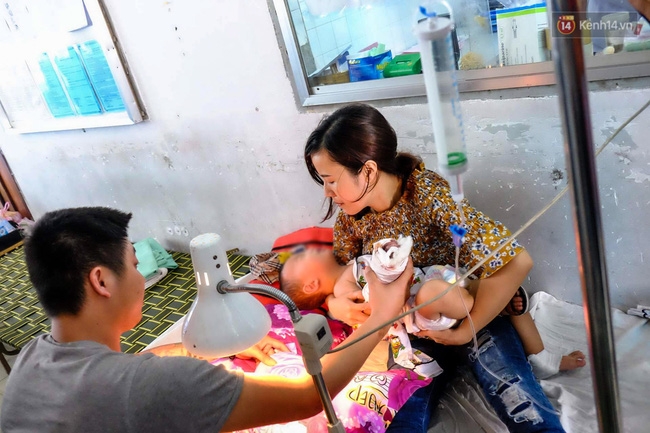 Mẹ bé trai bị thang cuốn sân bay Tân Sơn Nhất kẹp đứt tay: “Vụ việc xảy ra quá nhanh, tôi không kịp trở tay” - Ảnh 3.
