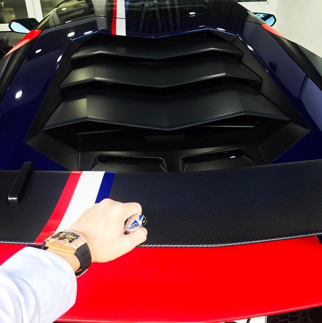Minh Nhựa thay đổi ngoại thất cho siêu xe Lamborghini Aventador SV 32 tỷ Đồng - Ảnh 4.