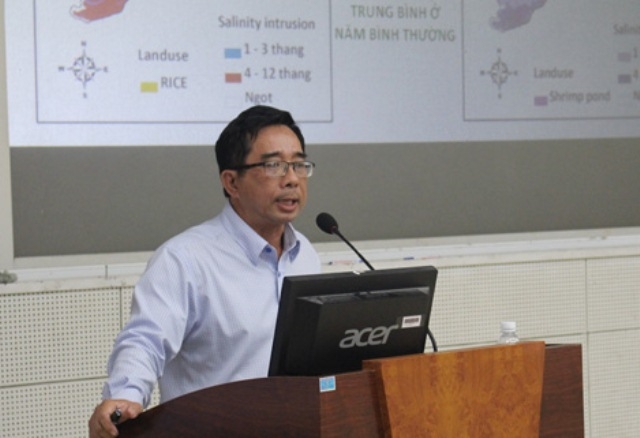 PGS-TS Lê Anh Tuấn cho rằng sáng kiến nuôi cá ngay ống xả thải của nhà máy giấy dựa vào cơ sở khoa học nào?