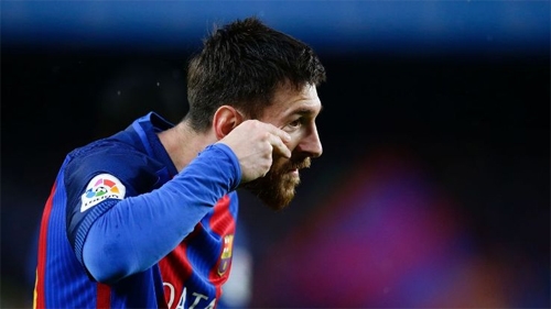 thong-diep-phia-sau-man-chia-vui-la-mat-cua-messi