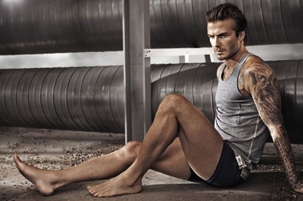 Victoria Beckham trẻ đẹp không tì vết ở tuổi tứ tuần ảnh 11