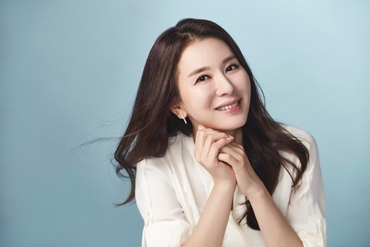 ‘Ba me quoc dan’ man anh Han nuoi tiec vi phau thuat hong hinh anh 1