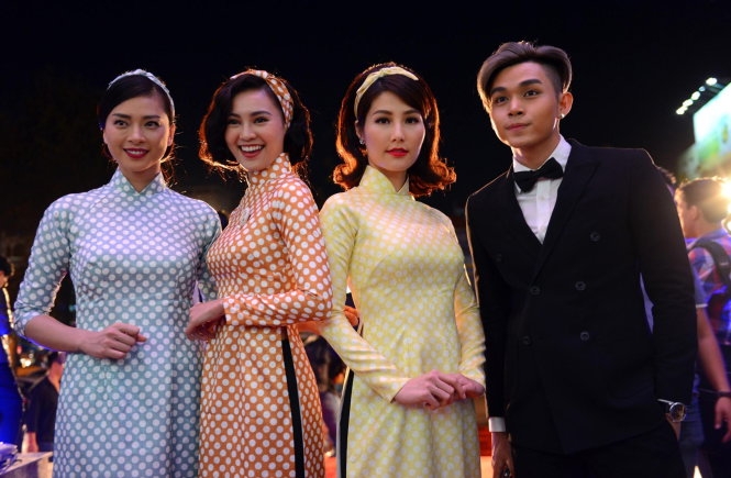 Nghệ sĩ Việt rạng rỡ trên thảm đỏ giải Cánh Diều  
