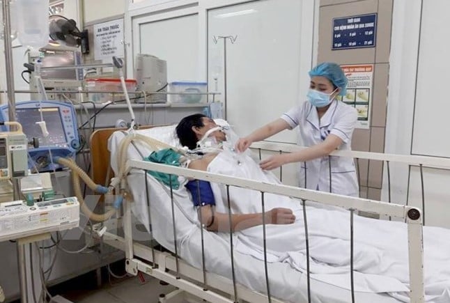 Them 2 nan nhan nguy kich vi uong ruou co Methanol hinh anh 1
