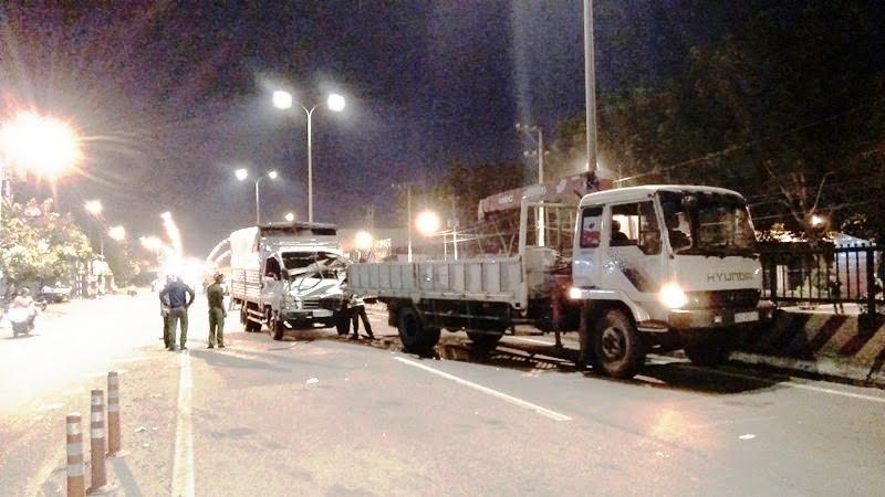 TP.HCM: Va chạm kinh hoàng giữa 2 xe tải, 3 người thương vong hình ảnh 1 tp.hcm: va cham kinh hoang giua 2 xe tai, 3 nguoi thuong vong hinh anh 1