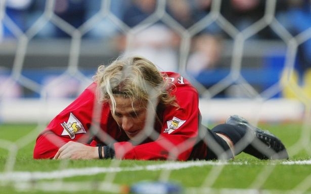 Fan MU bat ngo vi Mourinho khong biet Diego Forlan la ai hinh anh 2