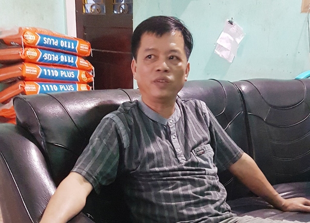  Anh Nguyễn Văn Toàn, chủ đại lý thức ăn gia súc Toàn Thu cho biết doanh số bán cám gần như giảm hẳn 