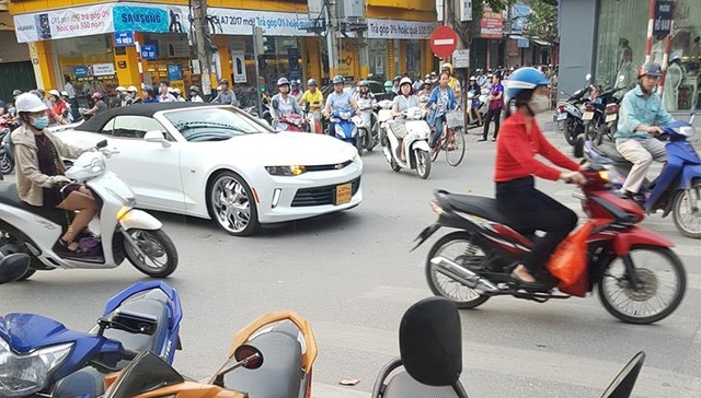 Chevrolet Camaro Convertible 2017 thứ 2 cập bến thị trường Việt Nam - Ảnh 1.