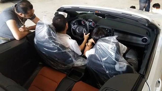 Chevrolet Camaro Convertible 2017 thứ 2 cập bến thị trường Việt Nam - Ảnh 4.