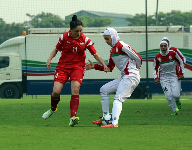  Dù thua trận, nhưng các nữ cầu thủ Syria vẫn để lại ấn tượng đẹp nhờ tinh thần thi đấu 