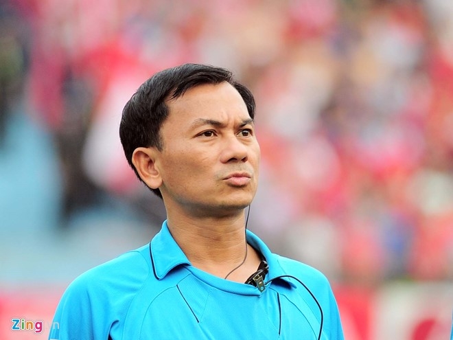 Lam 'tot thi', hang loat trong tai Viet bo V.League sang san phui hinh anh 1