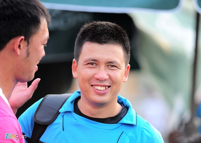Lam 'tot thi', hang loat trong tai Viet bo V.League sang san phui hinh anh 2