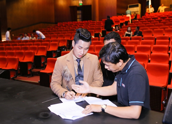 MC Nguyên Khang gọi điện xin lỗi Công Lý - Ảnh 1.