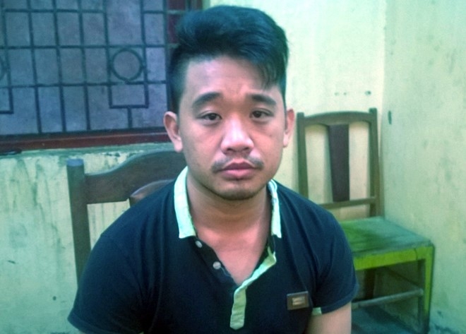 Nhan vien quan an cam dao truy sat nhom thanh nien tren pho hinh anh 1