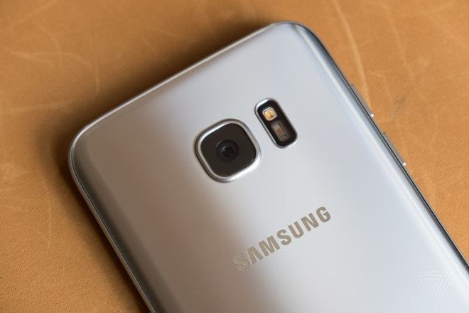 Nho Galaxy S8, S7 edge tro thanh chiec dien thoai dang mua nhat hinh anh 1