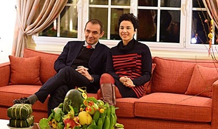Bà Eva Nguyễn Bình và chồng, Đại sứ Jean-Noel Poirier, đón Tết cổ truyền 2016 tại Việt Nam. Ảnh: Vietnam News.
