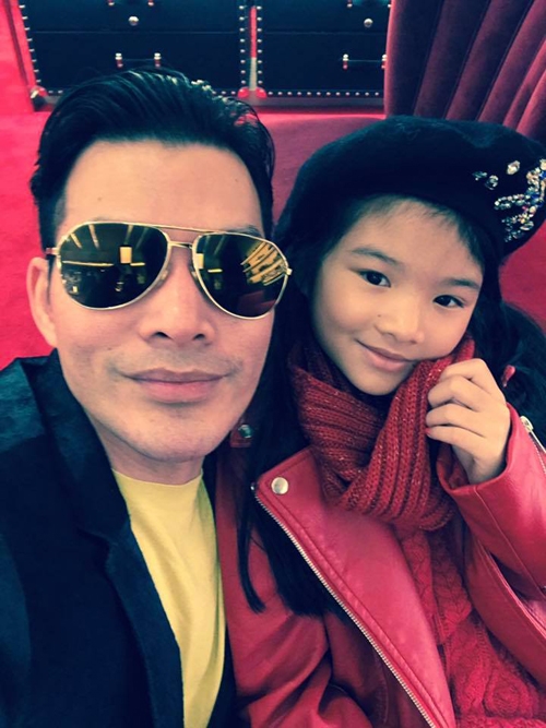 Trên trang cá nhân, Trần Bảo Sơn khoe hình ảnh cùng con gái đi shopping tại New York.