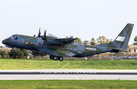 Viet Nam mua them may bay CASA-295?