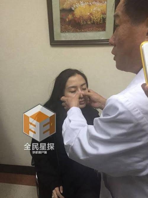 angela baby dinh nghi van ve chieu cao that khi xuat hien canh me chong chi cao 1m56 - 5
