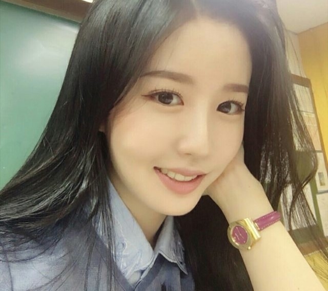Dan mang tim kiem co giao day Toan xinh nhu hot girl hinh anh 4