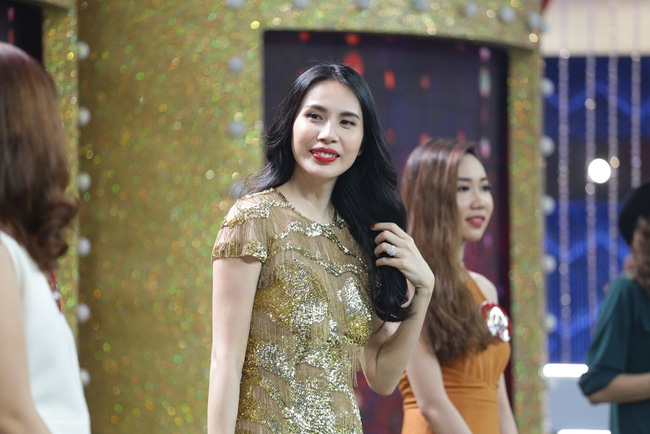 Khuôn mặt của Thủy Tiên từng nhiều lần lộ đường nét lệch lạc, giờ bỗng hài hòa và thon gọn một cách hoàn hảo - Ảnh 10.