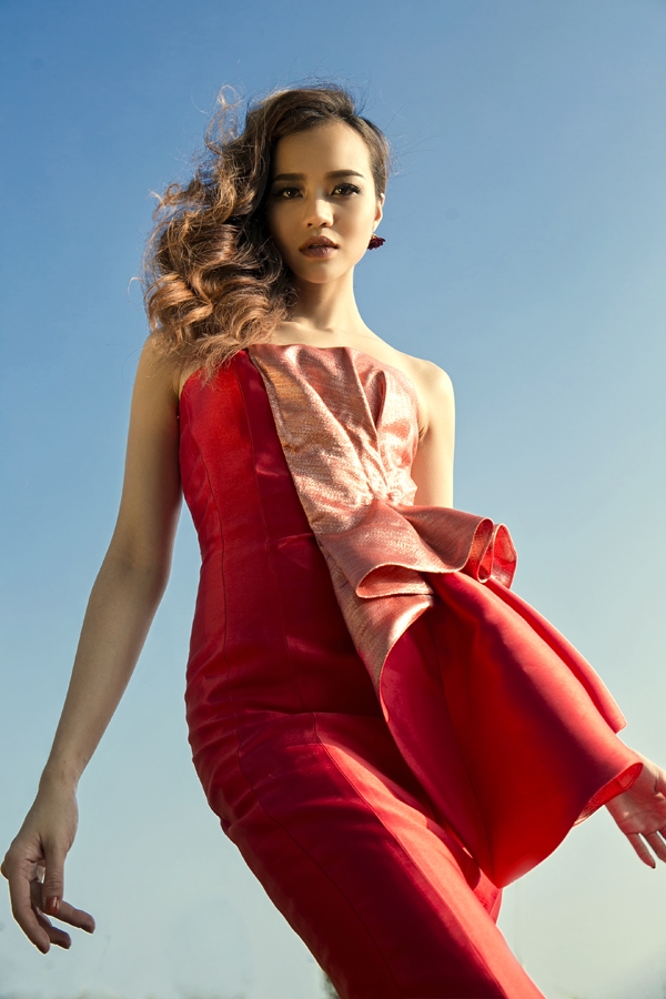 kieu-ngan-long-lay-voi-vay-khoe-vai-tran-goi-cam-7