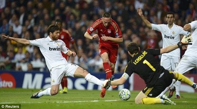  Bán kết Champions League 2011-12, mỗi đội thắng 2-1 trên sân nhà. Real Madrid bị loại sau loạt 11m định mệnh 