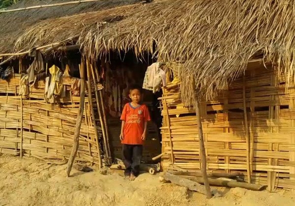 cậu bé mồ côi, video, mạng xã hội