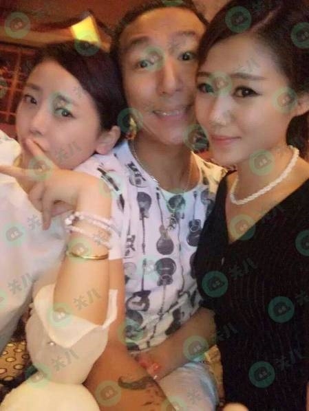Den luot chong 'anh hau' co clip ngoai tinh lo anh au yem gai tre hinh anh 1