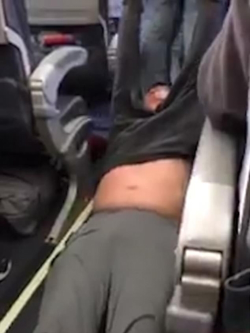 lo video bac sy goc viet cu cai voi nhan vien hang khong truoc khi bi keo le - 4
