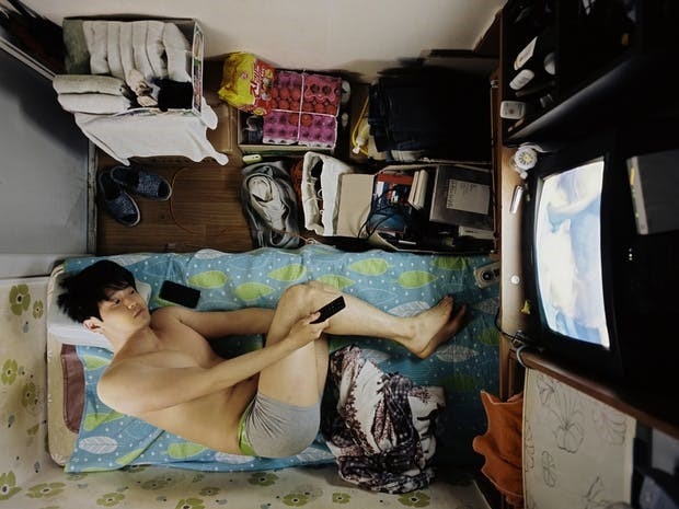 Sinh vien Han Quoc nhot minh trong can phong sieu nho de on thi hinh anh 5