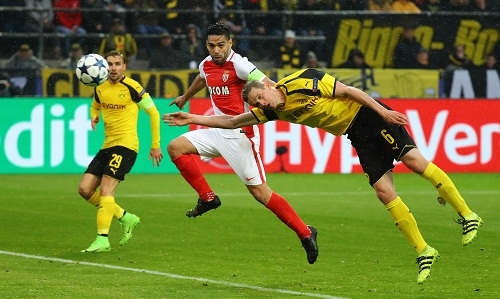 than-dong-mbappe-lap-cu-dup-monaco-thang-tren-san-dortmund-1