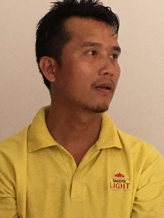 chong xo vo nga dap dau vao tuong roi than nhien nhu khong biet gi hinh anh 1