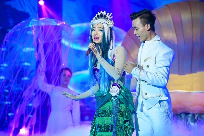 Manh Quynh dam duoi ngam Phuong Trinh Jolie hat hinh anh 2