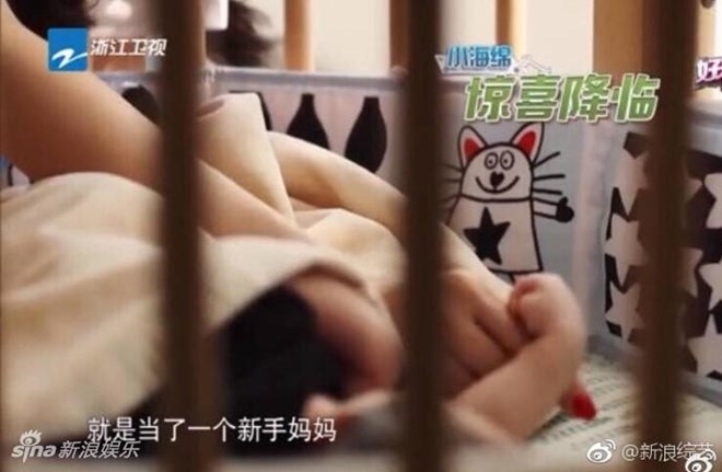 Angelababy bi che 'dien lo' khi lan dau khoe con tren truyen hinh hinh anh 3