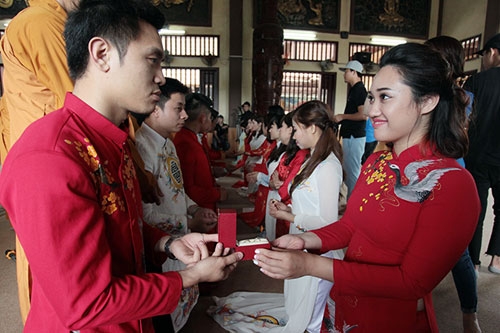 doc dao le cuoi noi cua phat cua 14 cap doi ha thanh hinh anh 6