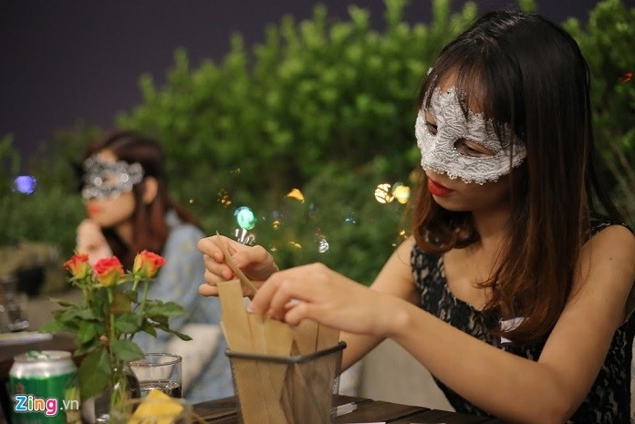 Gioi tre Ha thanh hen ho giau mat trong ngay Valentine den hinh anh 9