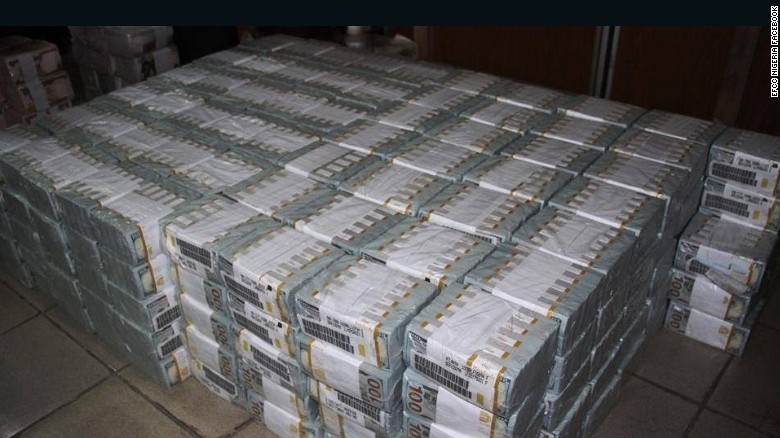 nigeria: tim thay 1.000 ti tien mat o can nha bo hoang hinh anh 2