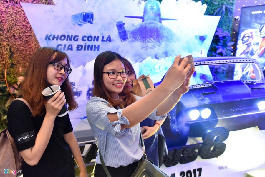 Rap chieu phim Ha Noi chay ve cac suat chieu 'Fast & Furious 8' hinh anh 11