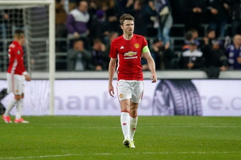 Michael Carrick khong hai long voi man trinh dien cua dong doi.