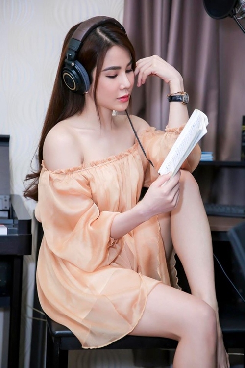 Nóng rực với mỹ nữ có dáng ngồi sexy nhất showbiz Việt - 3