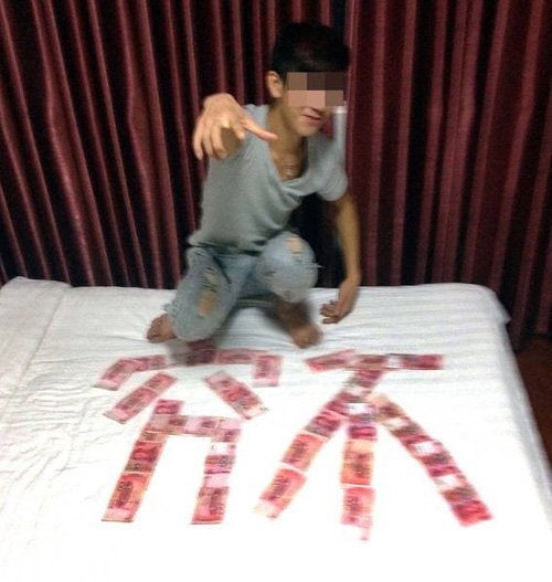 2 “thanh trom” bi tom vi chup anh “song ao” voi tien an cap hinh anh 1